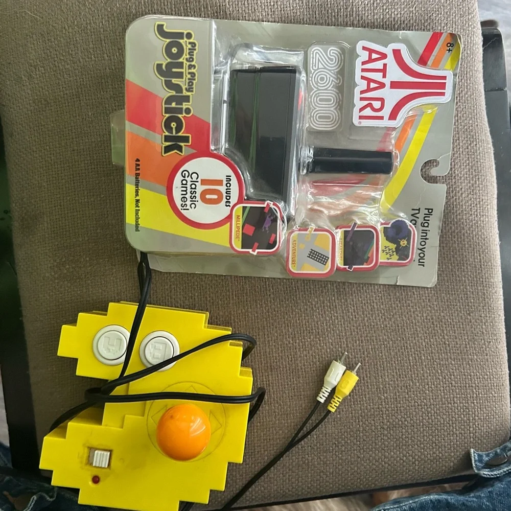 Atari Plug & Play Joystick - Yellow and Orange